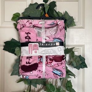 Sold FRIENDS 3 piece pj set ☕️ ❤️ do not buy!